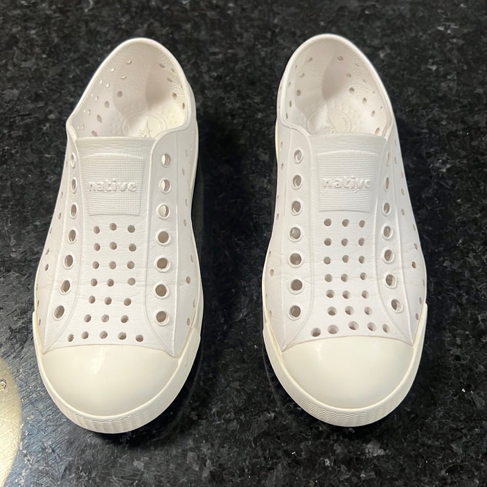 Native Jefferson white size 12